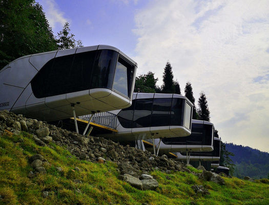 Casa cápsula solar del espacio La mezcla perfecta de lujo y naturaleza en el piso de MGO